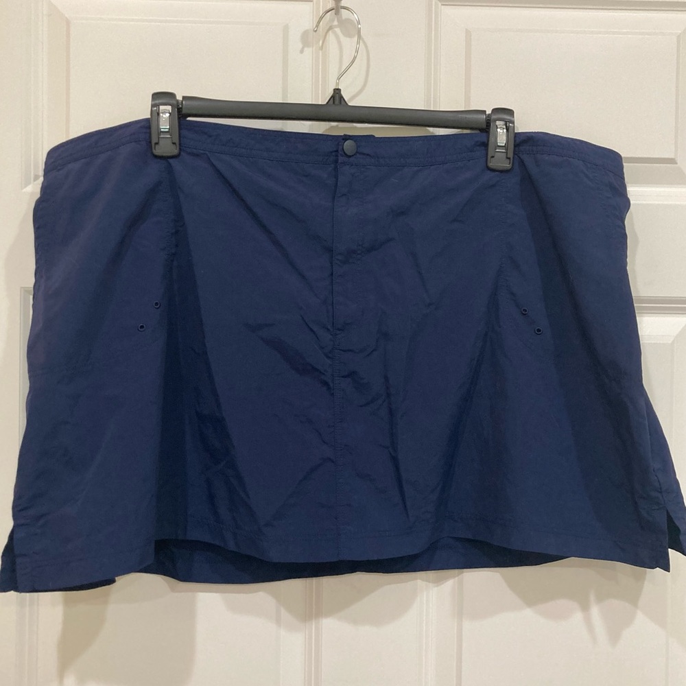 Lands’ End 26W navy athletic / swim skort